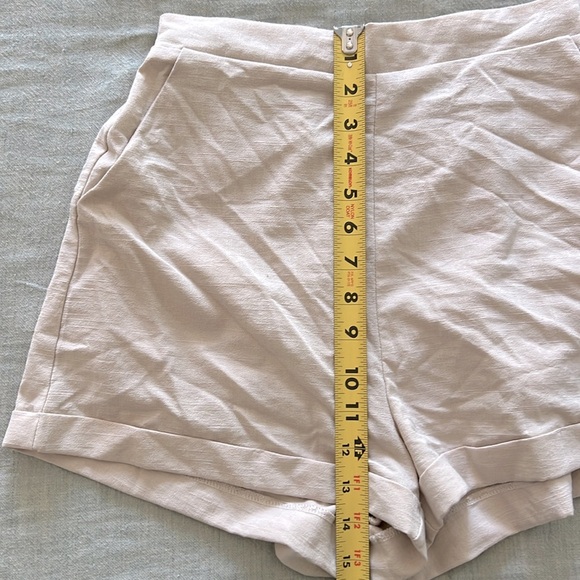 *Like New* Princess Polly High Waist Cream Shorts Sz 4 - Picture 5 of 7